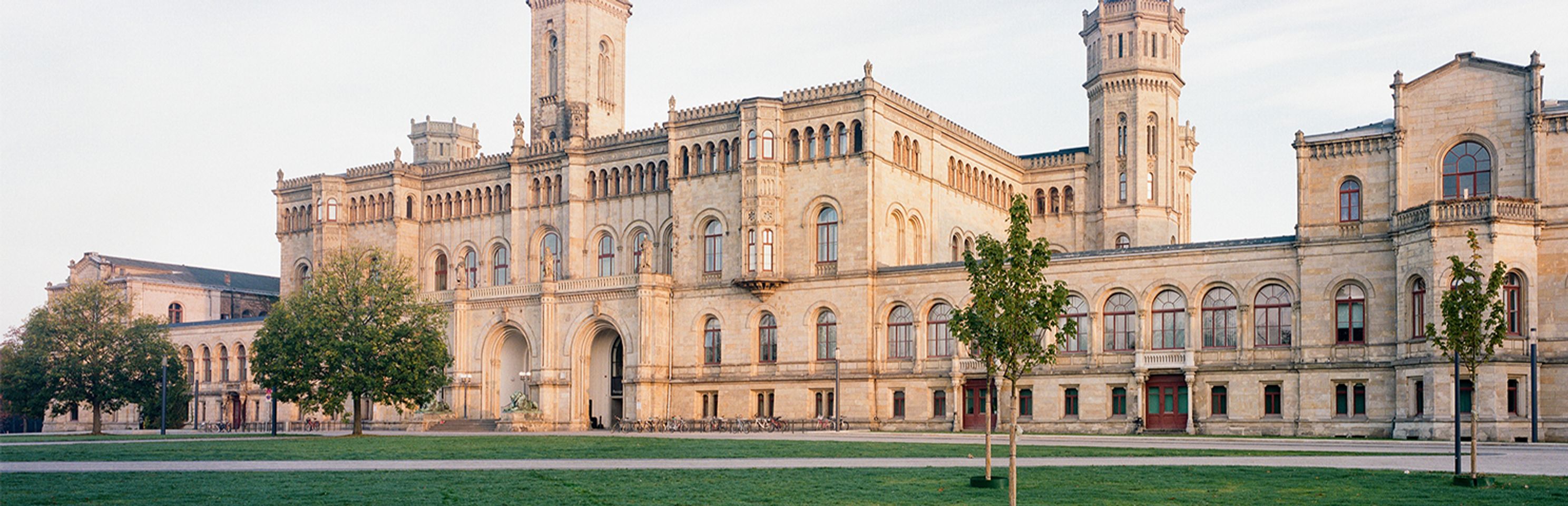 Hintergrundbild der Organisation Leibniz Universität Hannover